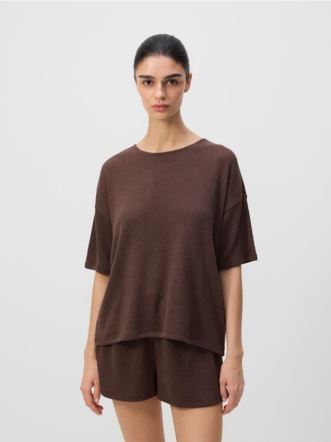 Dzianinowy t-shirt z wiskozą - brązowy