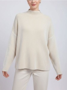 Sweter z półgolfem - beżowy