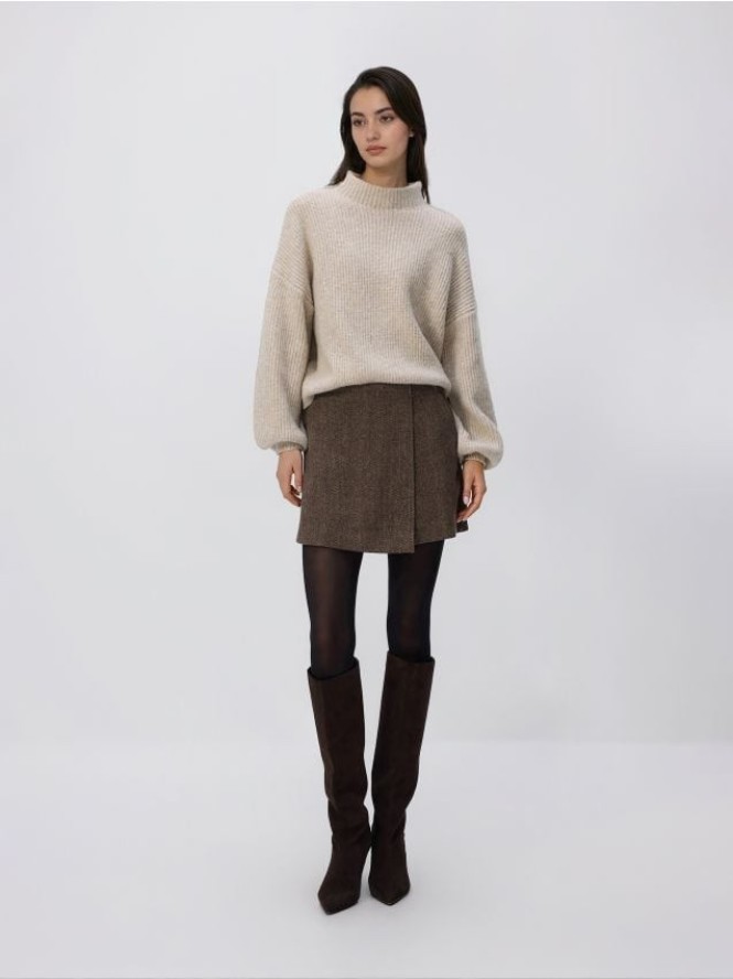 Sweter z bufiastymi rękawami - beżowy