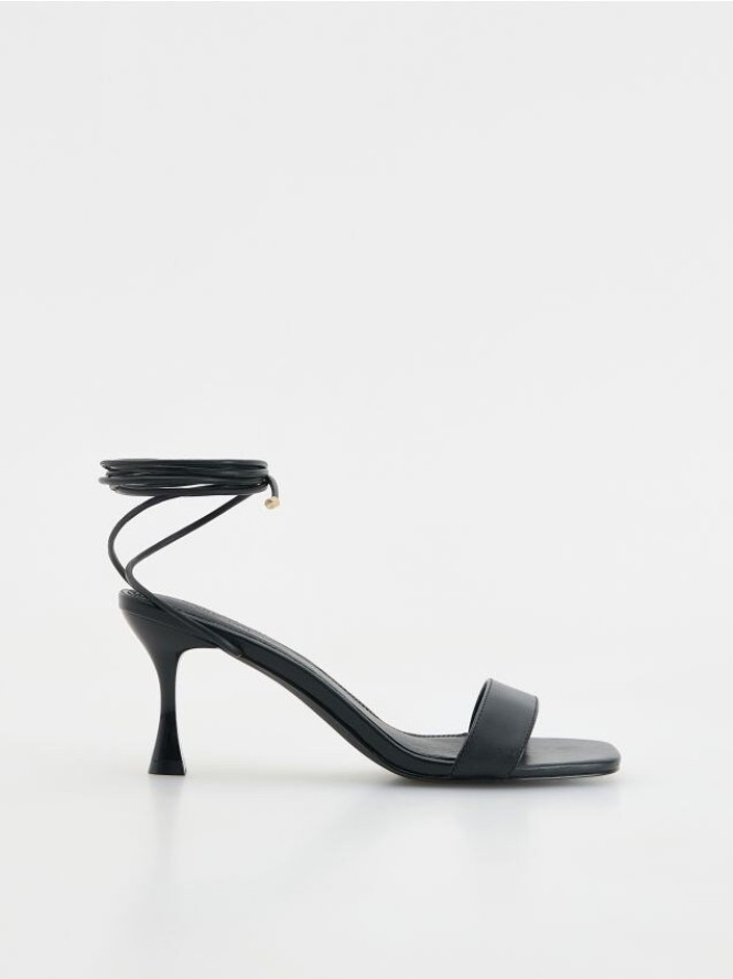 Skórzane sandały na obcasie - czarny