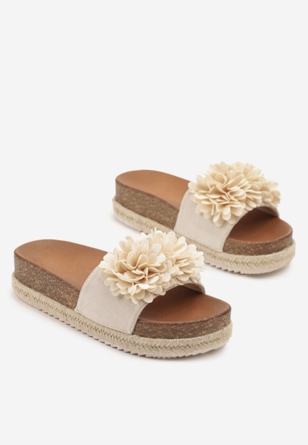 Beżowe Klapki Zdobione Kwiatową Aplikacją Felinelia