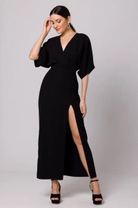 Długa sukienka z dekoltem V i rozcięciem kimonowa czarna