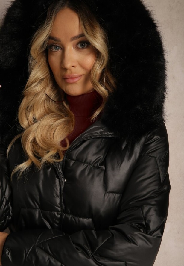 Czarna Długa Kurtka Pikowana z Odpinanym Kołnierzem i Paskiem Rinarella