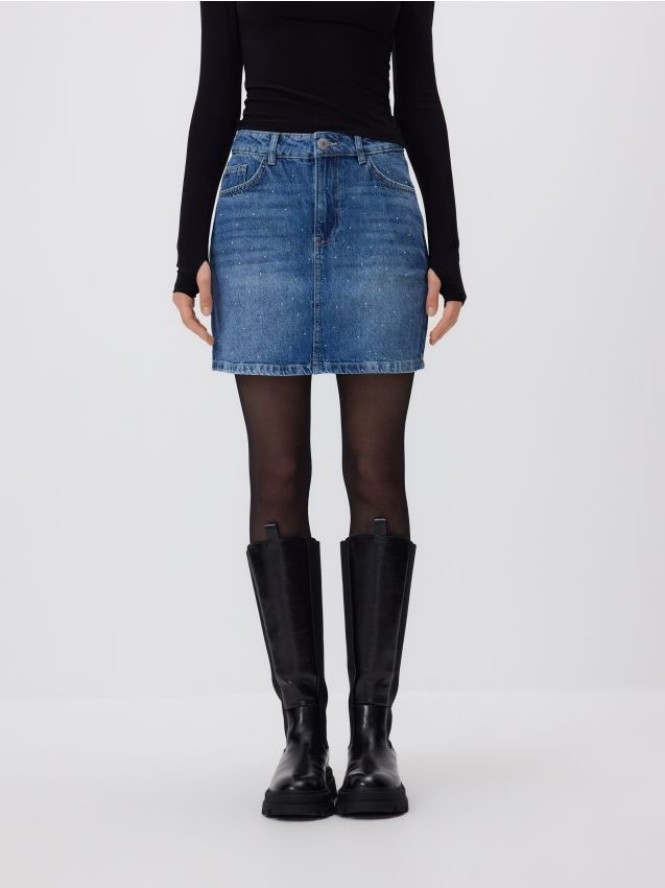 Jeansowa spódnica z aplikacjami - niebieski