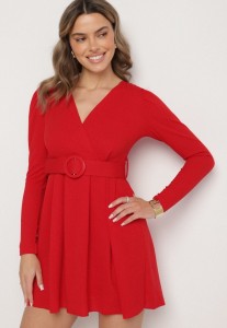 Czerwona Sukienka Rozkloszowana z Ozdobnym Paskiem Evilevi