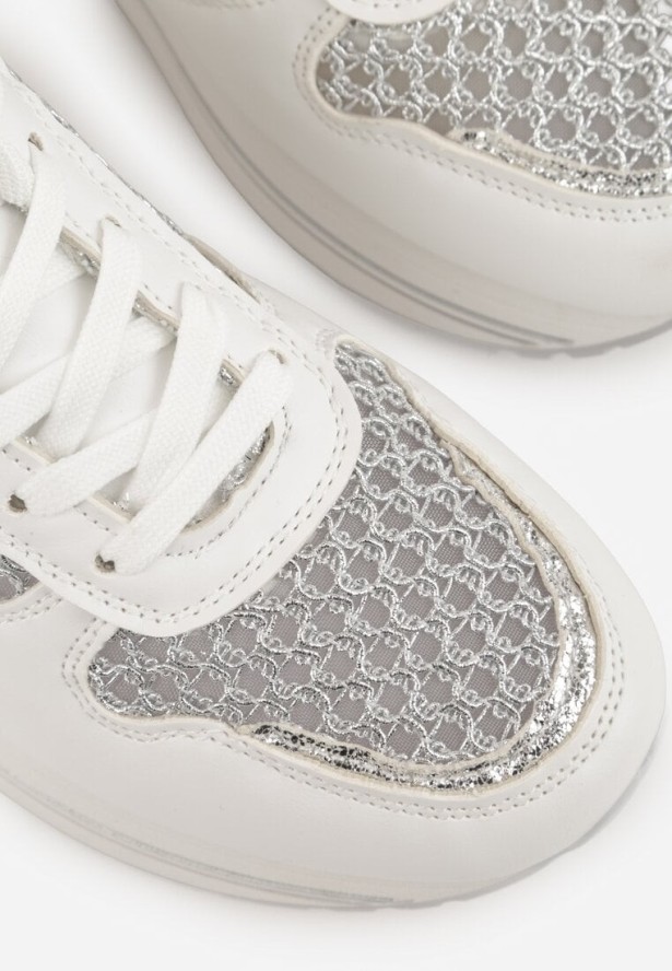 Białe Sneakersy na Platformie Ozdobione Metalicznymi Wstawkami i Siateczką Zitina