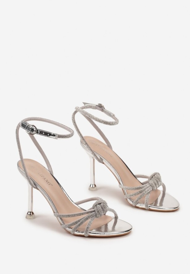 Srebrne Lakierowane Sandały Vices na Szpilce z Cyrkoniami na Paskach Vanarila