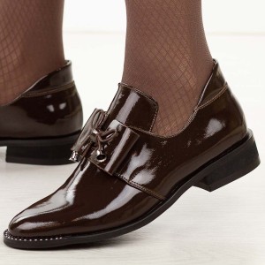 Brązowe lakierowane skórzane Polskie półbuty damskie Deoni D055