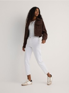 Jeansy boyfriend slim - biały