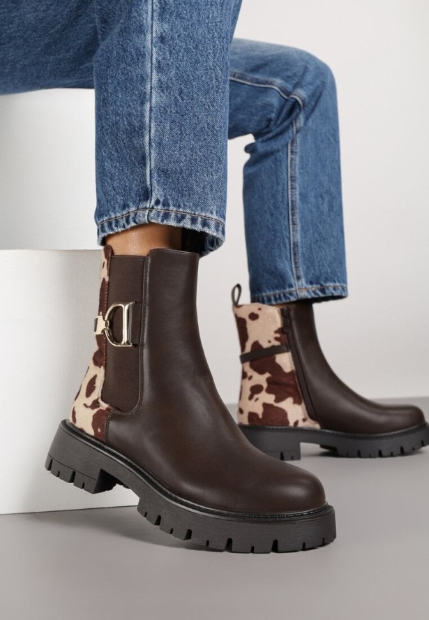 Brązowe Klasyczne Botki Sztyblety w Krowie Łaty Zdobione Metaliczną Aplikacją Laore