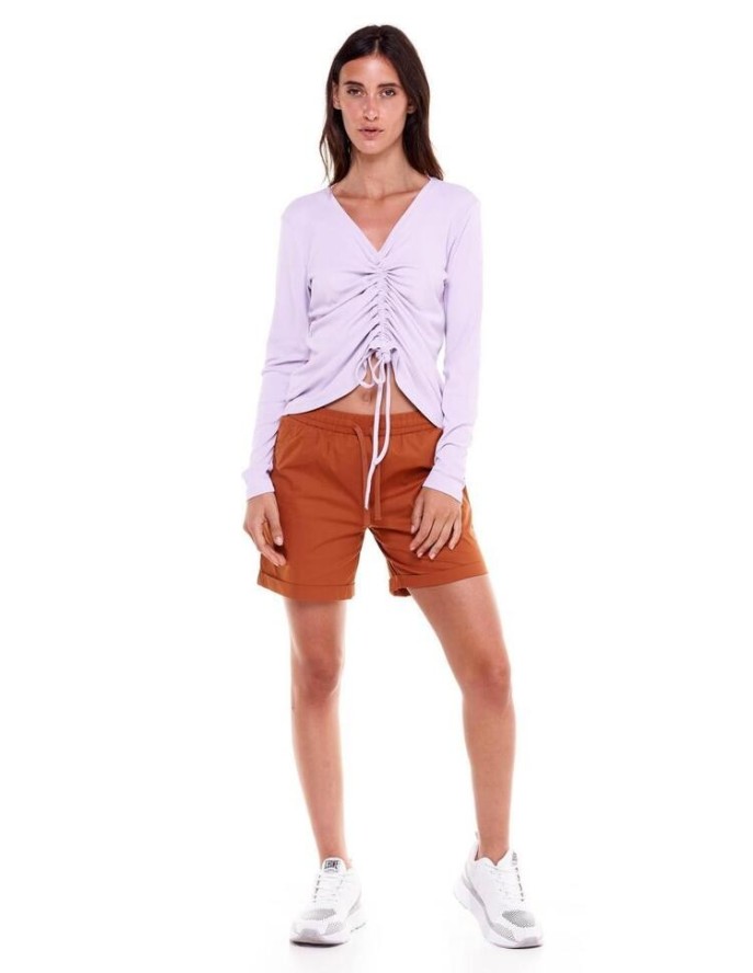 Damski, sznurowany t-shirt w odcieniach ziemi