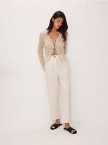 Spodnie ze strukturalnej tkaniny - beżowy