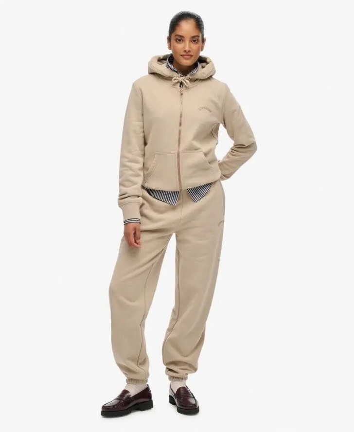 superdry Spodnie dresowe Essential Logo z recyklingowanego materiału –