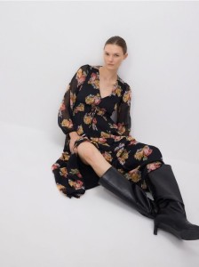 Sukienka maxi w kwiatowy wzór - wielobarwny