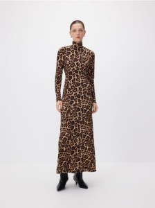 Sukienka maxi w panterkę - wielobarwny