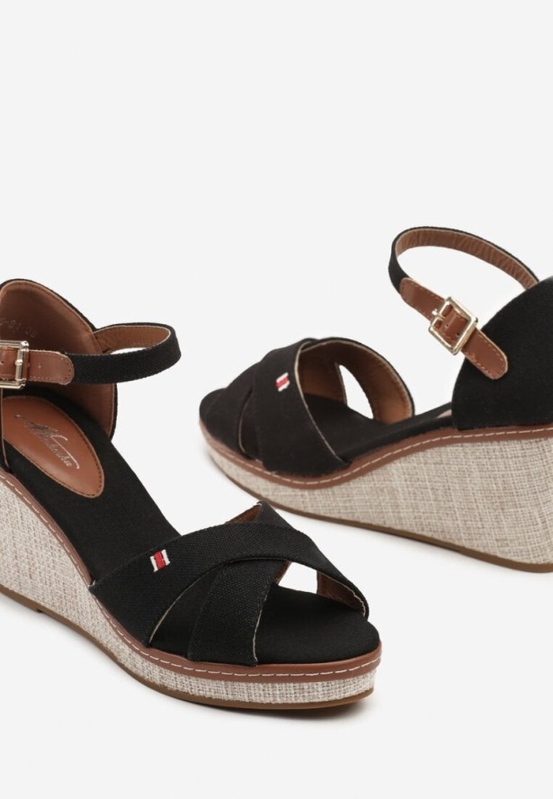 Czarne Sandały na Koturnie Zapinane na Sprzączkę Neomiriel