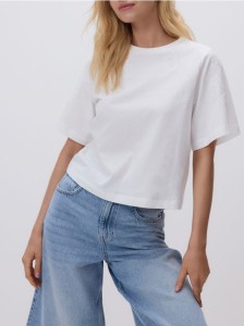 T-shirt z haftem - złamana biel