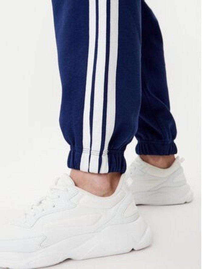 adidas Spodnie dresowe Essentials 3-Stripes Fleece JX7696 Niebieski Loose Fit