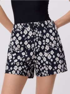 Szorty w kwiaty - wielobarwny