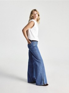 T-shirt z poduszkami na ramionach - biały