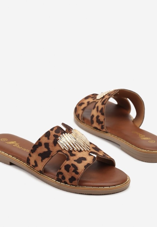 Panterkowe Klapki na Płaskiej Podeszwie z Aplikacją w Kształcie Serca Redesia