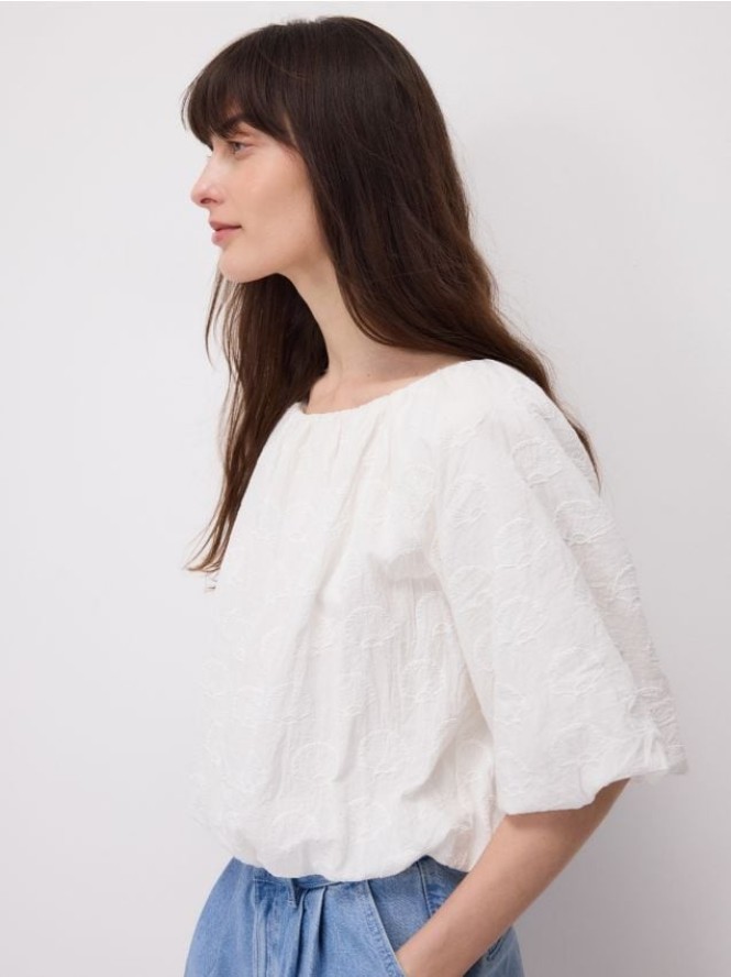 Bluzka z haftowanym wzorem - złamana biel