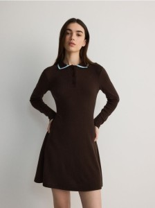 Sukienka mini z kołnierzykiem - ciemnobrązowy