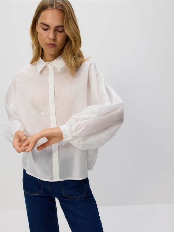 Koszula z ozdobnym haftem - biały