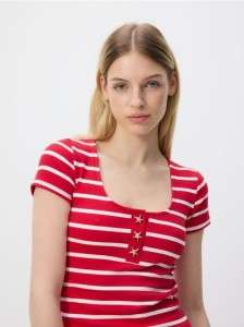 T-shirt z ozdobnymi guzikami - wielobarwny