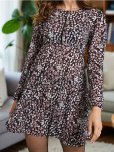 Sukienka we wzór kwiatowy - czarny