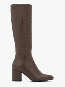 Brązowe kozaki z wąską cholewką