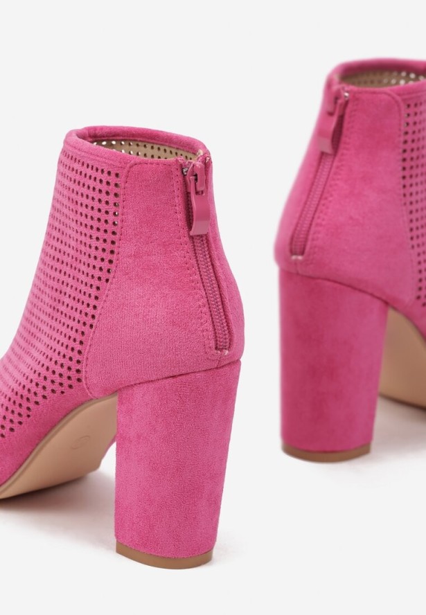 Fuksjowe Sandały Vices z Ekozamszu na Obcasie Zdobione Ażurowymi Wycięciami Jeliri