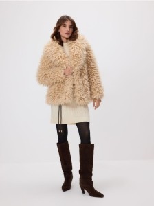 Kurtka ze sztucznego futerka - kremowy
