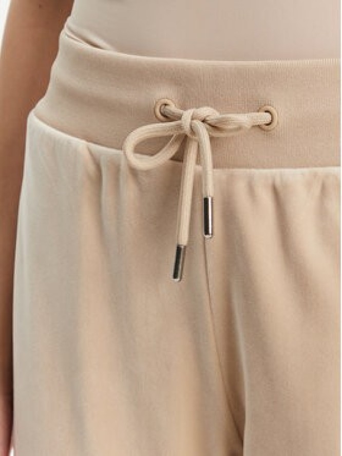 Guess Spodnie dresowe V3BB27 K0232 Beżowy Regular Fit