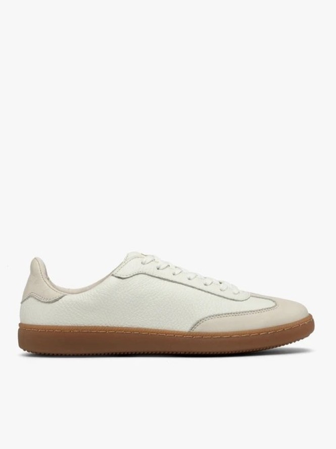 Kremowe półbuty w stylu sportowym na płaskim beżowym spodzie