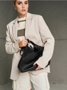 Torebka z imitacji skóry - czarny