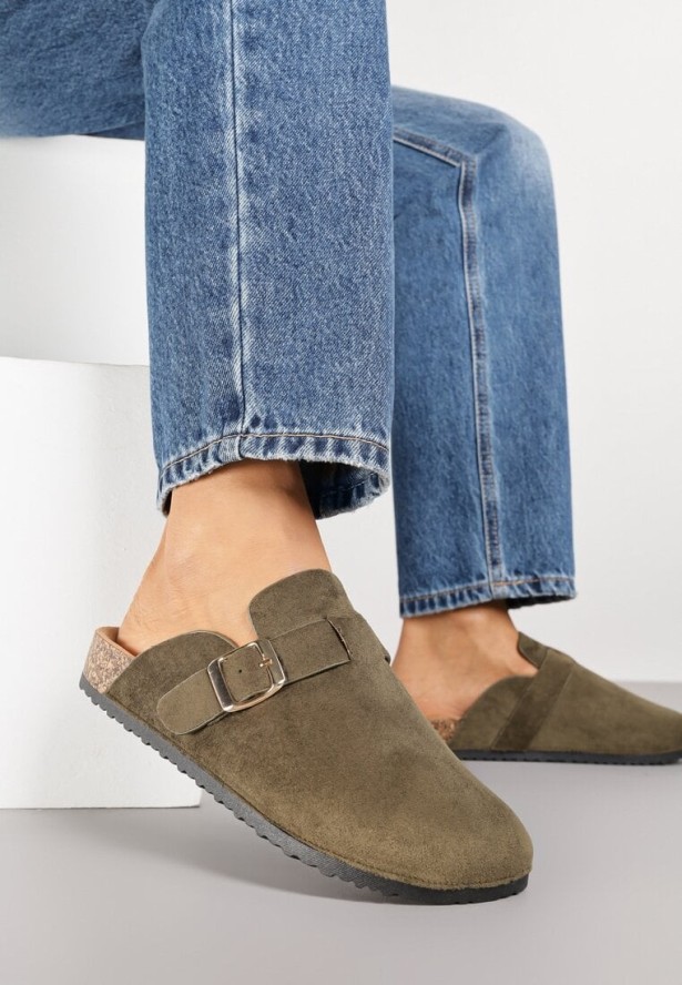 Zielone Klapki z Ozdobnym Paskiem i Klamrą Calevelis