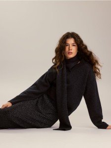 Wełniany sweter z szalem - ciemnoszary