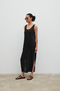 Sukienka MAXI z rozcięciami w kolorze BLACK - AIR