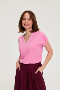 Bawełniany t-shirt z dekoltem w serek różowy