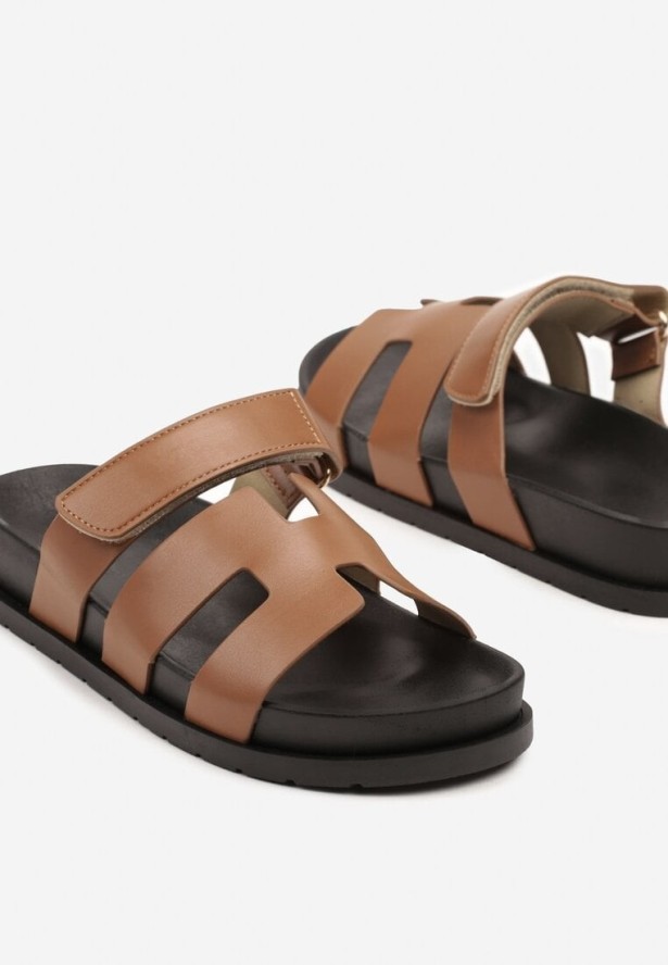 Brązowe Wsuwane Klapki z Zapieciem na Rzep Beriolla