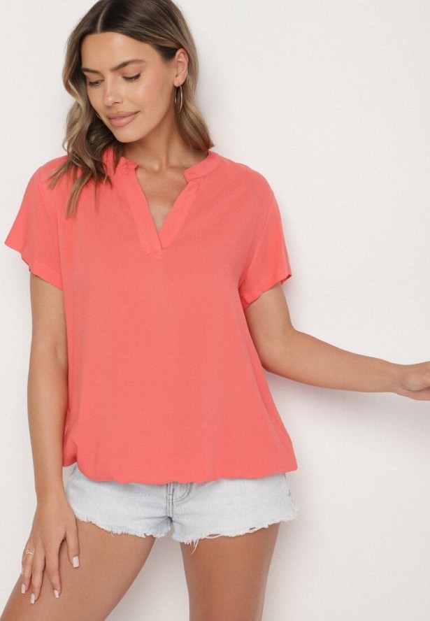 Różowa Wiskozowa Bluzka z Trójkątnym Dekoltem Adnoria