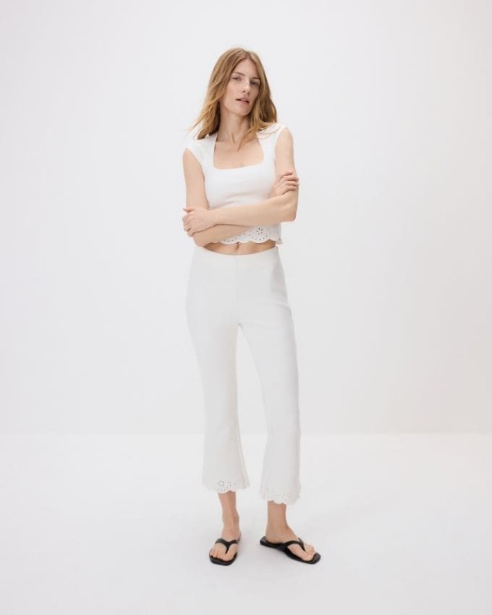 Spodnie flare z ażurowym wykończeniem - złamana biel