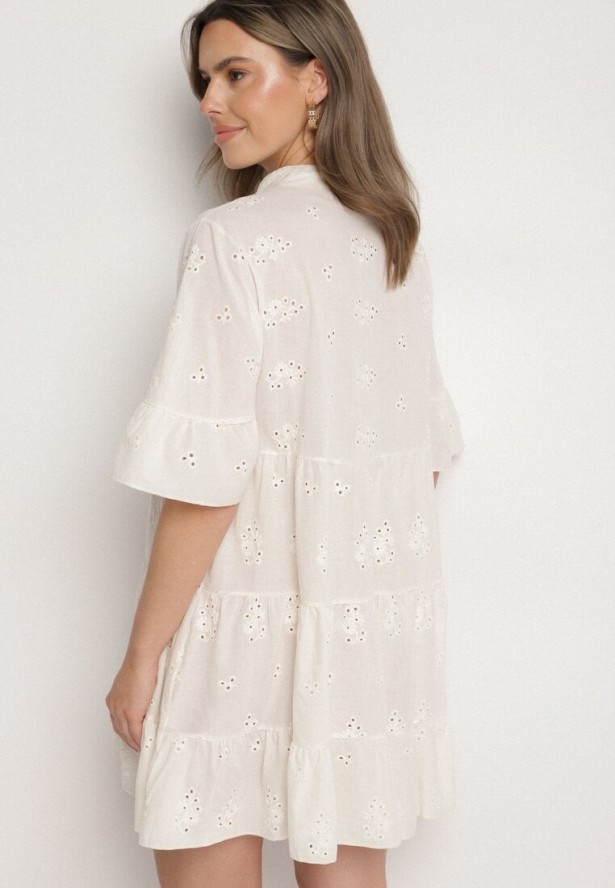 Jasnobeżowa Bawełniana Sukienka z Haftowanej Tkaniny o Koszulowym Kroju z Falbanami Filidwena