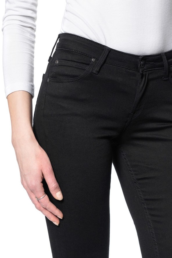 SPODNIE DAMSKIE LEE SCARLETT CROPPED BLACK RINSE L30CFS47 112106337