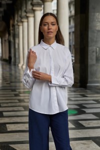 Koszula ozdobiona koralikami biała