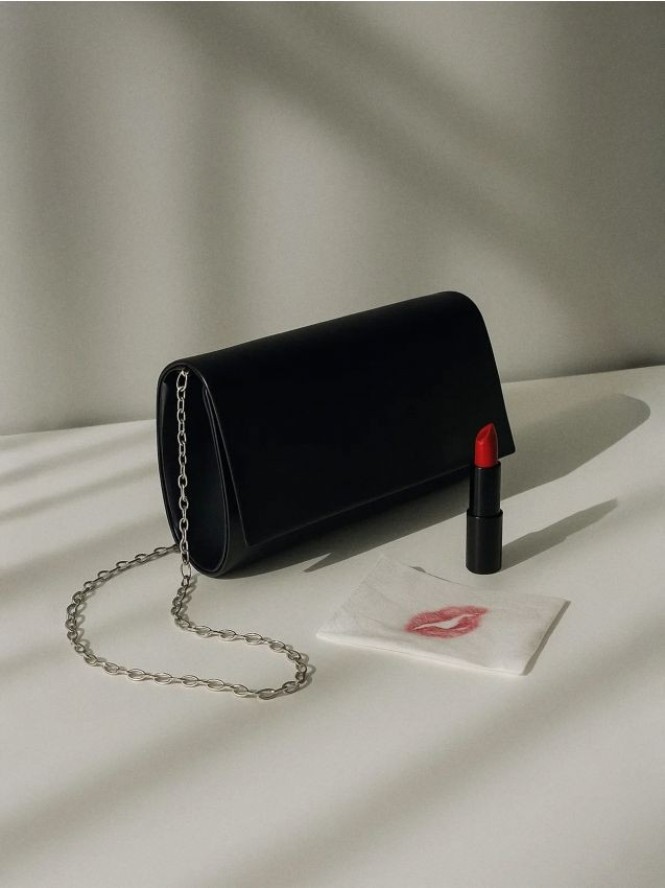 Kopertówka na łańcuszku - czarny