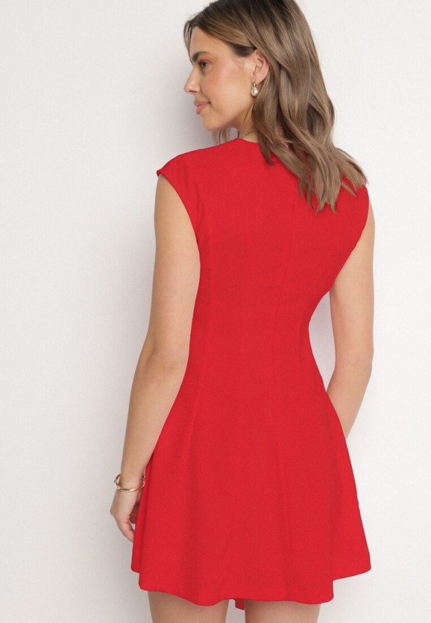 Czerwona Rozkloszowana Sukienka o Taliowanym Kroju Ellaira