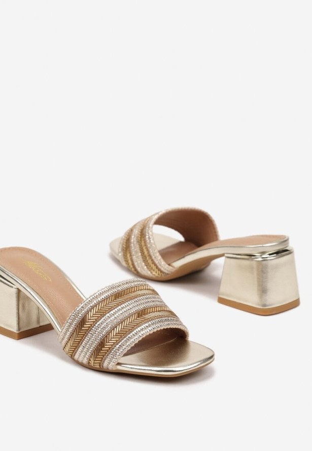 Złote Klapki na Obcasie z Plecioną Cholewką Tanelira