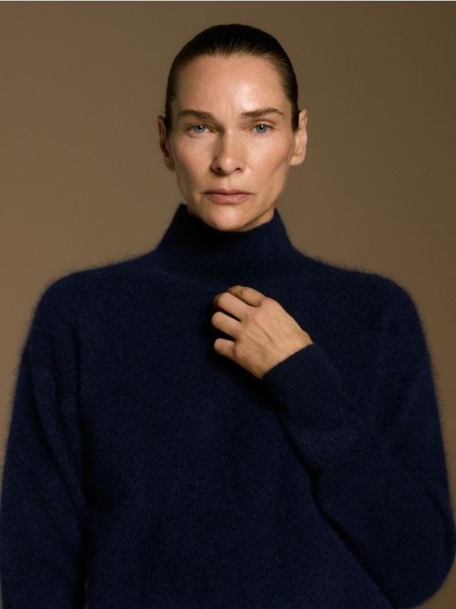 Wełniany golf z dodatkiem kaszmiru - granatowy